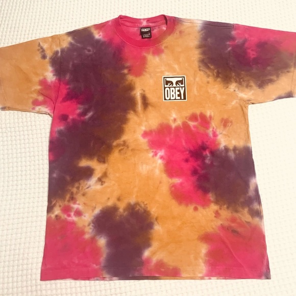 RARE OBEY tee featuring the brand’s iconic logo at the chest and back. Tie-dyed - Picture 3 of 10